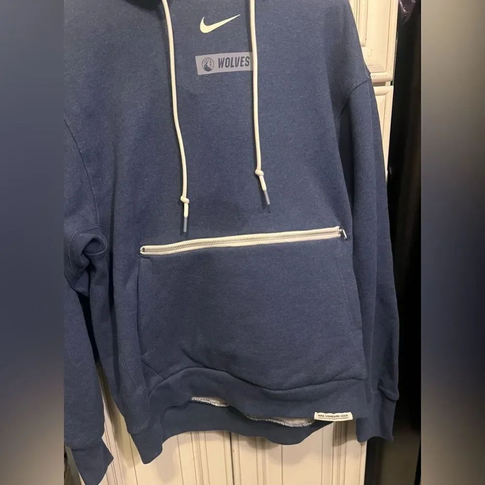 NBA Wolves Nike Dri-Fit Standard Issue Basketball Hoodie L